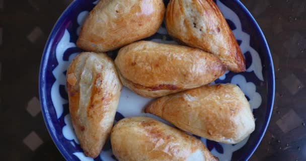 Pyszne Uzbeckie Samsa Jagnięciną Przyprawami Gotowanymi Tandoor Koncepcja Kuchni Uzbeckiej — Wideo stockowe