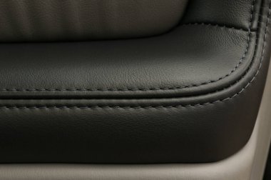 Otomobil deri kapı paneli. İç detay.
