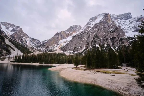 Λίμνη Lago Braies Στα Βουνά Δολομίτη Νότιο Τιρόλο Ιταλία Αποβάθρα — Φωτογραφία Αρχείου