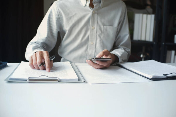 Отчёт о прочтении бизнес-аналитики в офисе анализирует данные по проекту плана