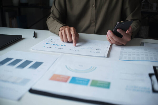 Отчёт о прочтении бизнес-аналитики в офисе анализирует данные по проекту плана