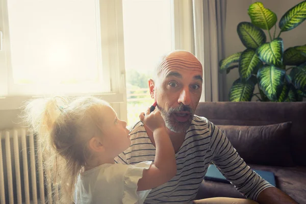 Little Girl Artistically Applies Lipstick Side Her Daddy Face Playing — Stock Photo, Image