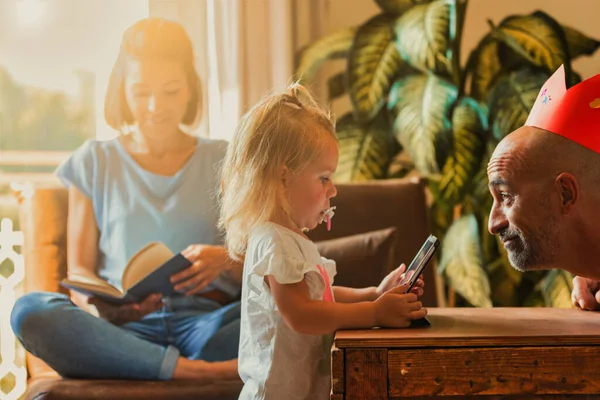 Child Watches Videos Tablet While Father Tries Distract Her Goofing — Stock Photo, Image