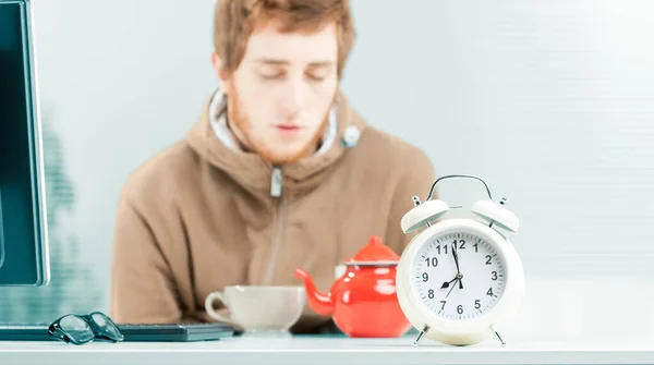 Close Close Focus White Alarm Clock Table Young Worker Out — Stock Photo, Image