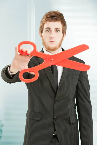 Ein Schwarzer Büroangestellter Mit Bart Und Kurzen Roten Haaren Hält — Stockfoto