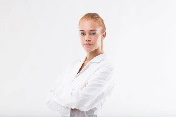 Beyaz Önlüklü Genç Bayan Araştırmacı Veya Bilim Adamı Sarı Saçlı — Stok fotoğraf