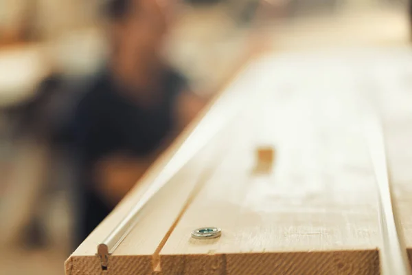 Eine Sehr Geringe Schärfentiefe Hebt Die Details Einer Halbfertigen Holzplatte — Stockfoto