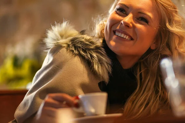 Amidst Quaint European Caf Young Lady Indulges Sun Kissed Espresso — Stock Photo, Image
