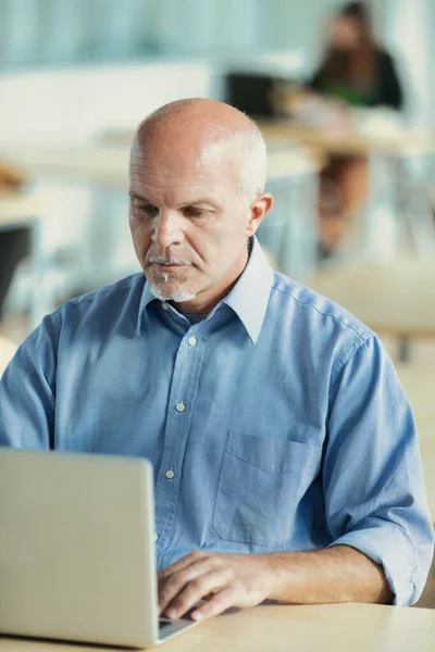 Mature Person Study Hall Library Writes Laptop Knows Life You — Stock Photo, Image