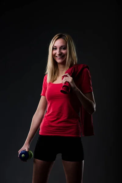 Retrato Uma Menina Traje Ginásio Shirt Vermelha Perneiras Pretas Esforço — Fotografia de Stock