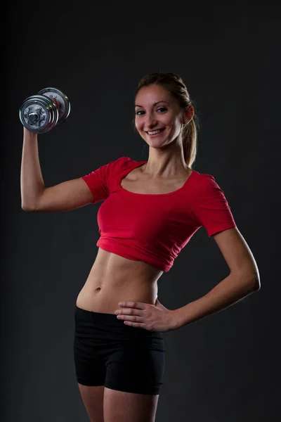 Rubia Apasionada Del Fitness Levantando Peso Enfatizando Estómago Forma Camiseta —  Fotos de Stock