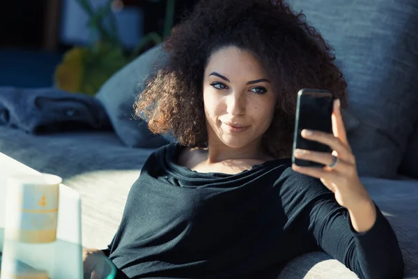 Afro Haired Woman Takes Selfies Her Living Room Carpet Leaning — Stock Photo, Image