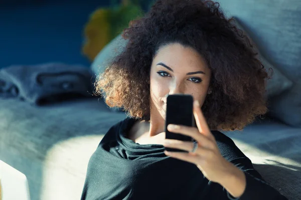 Afro Haired Woman Takes Selfies Her Living Room Carpet Leaning — Stock Photo, Image
