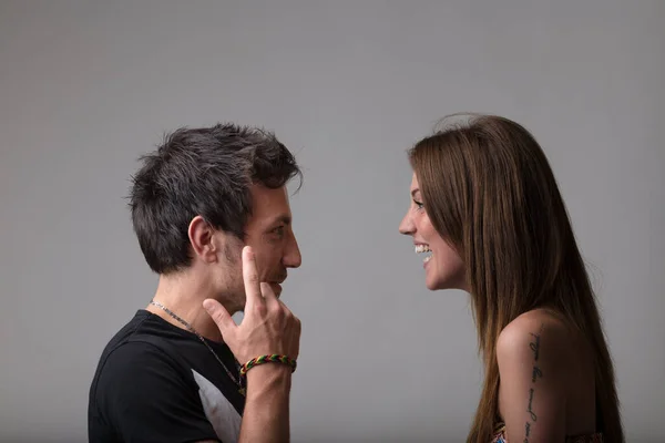 Young Man Playfully Chides His Beautiful Partner Evoking Her Surprised — Stock Photo, Image