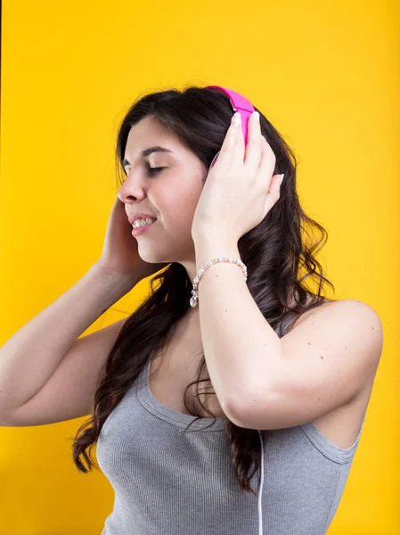 Passionate Music Podcasts Woman Grinning Enjoying Immersive Sound Pink Headphones — Stock Photo, Image