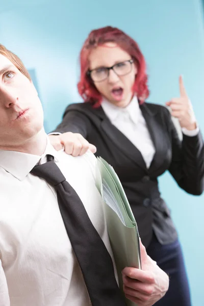 Workplace Mistreatment Woman Mistreating Man Expressing Uncontrolled Anger Unprofessional Unacceptable — Stock Photo, Image