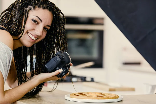 Bir Yemek Blogcusu Geleceğini Ele Geçirmek Için Tutku Yaratıcılıkla Bir — Stok fotoğraf
