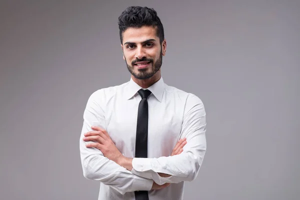 Beyaz Gömlekli Siyah Kravatlı Yakışıklı Bir Adam Bakımlı Sakalı Güven — Stok fotoğraf