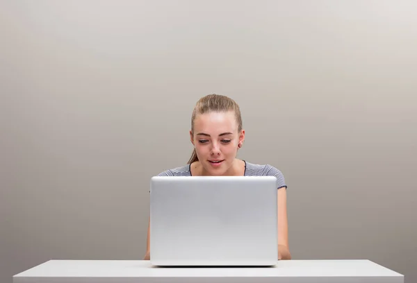 Girl Sits Desk Laptop Her Smile May Mask Discomfort Screen — Stock Photo, Image