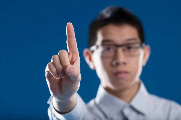 Wacht Even Bezwaar Wazig Aziatische Man Achtergrond Steekt Zijn Wijsvinger — Stockfoto
