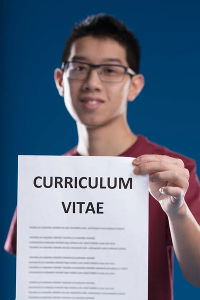 East Asian Man Showcasing Resume Inviting You Apply His Satisfying — Stock Photo, Image