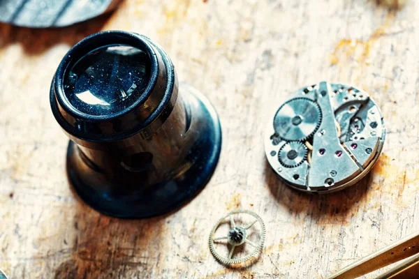 Artful Fusion Mechanics Aesthetics Artisan Table Displaying Watches Gears Touch — Stock Photo, Image