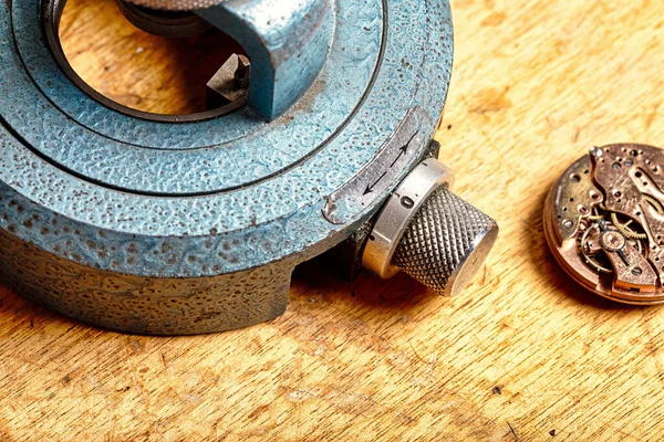 Handwerkertisch Mit Uhren Zahnrädern Federn Eine Verschmelzung Von Artistik Präzision — Stockfoto