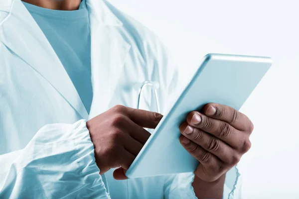 Black Man Laboratory Expert White Coat Uses Tablet Analyzing Data — Stock Photo, Image