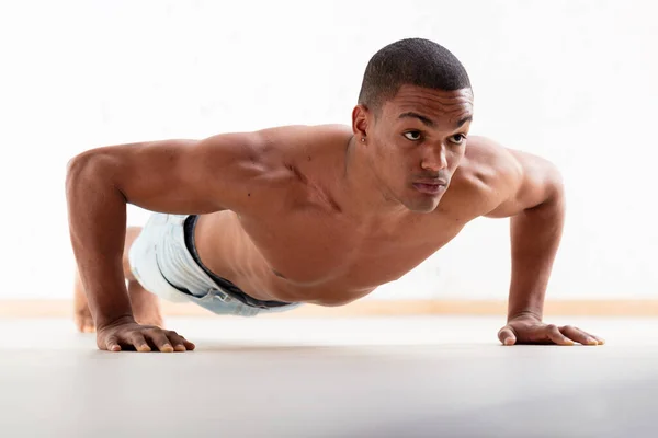 Black Man Does Wide Arm Push Ups His Chest Shape — Stock Photo, Image