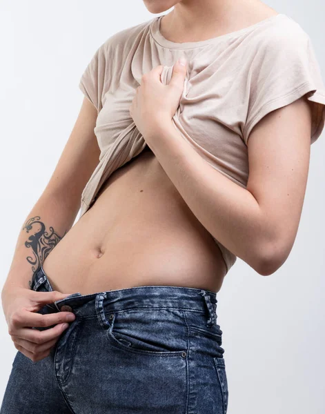 Checking Her Flawless Flat Belly Unidentifiable Woman Skinny Jeans Lifts — Stock Photo, Image