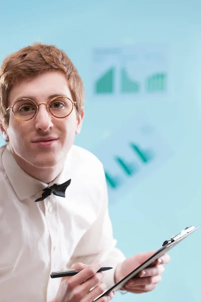 Focus Young Man Nerdy Subservient Vibe Wears Dated Office Suit — Stock Photo, Image