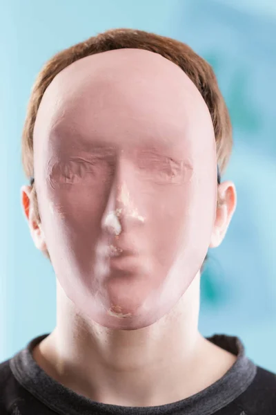 Vor Verschwommenem Geschäftlichen Hintergrund Stellt Ein Gesichtsloser Mann Mit Zwecklosen — Stockfoto