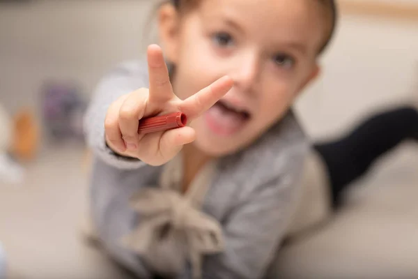 Victory Positivity Girl Close Focused Her Small Hand Making Victory — Stock Photo, Image