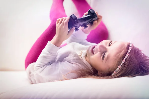 Young Girl Her Couch Enjoys Video Games Learning Face Challenges — Stock Photo, Image