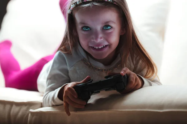 Playing Video Games Her Couch Small Girl Experiences Fun Challenges — Stock Photo, Image