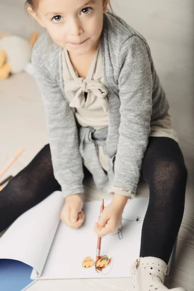 Seated Girl Headband Her Hair Looks Her Drawing Involve You — Stock Photo, Image