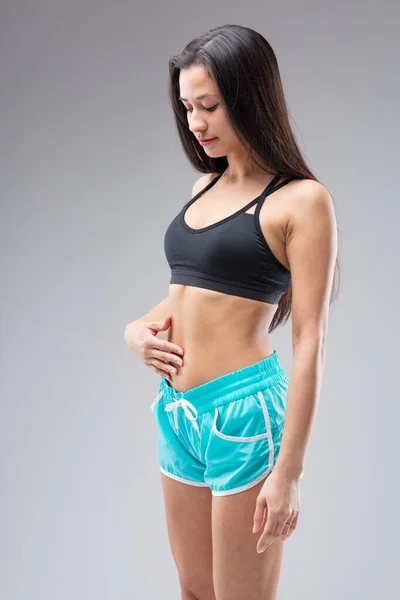 Gorgeous Young Woman Sporty Two Piece Outfit Touches Flat Belly — Stock Photo, Image