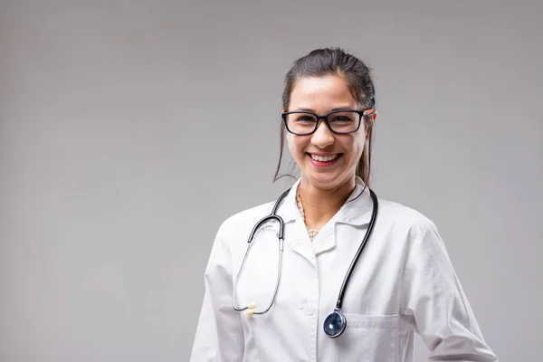 Smiling Front Portrait Young East Asian Woman Medical Doctor Helping — Stock Photo, Image
