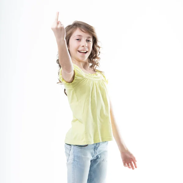 Chica Traviesa Levantando Mano Derecha Dando Dedo Medio Mientras Mantiene —  Fotos de Stock