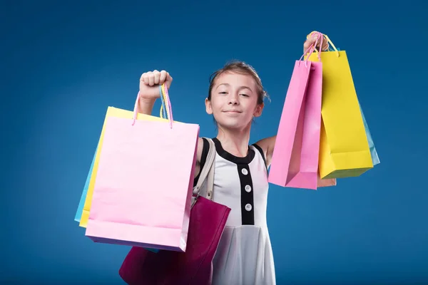 Joyous Girl Speelt High Society Shopper Met Kleurrijke Tassen Zwart — Stockfoto