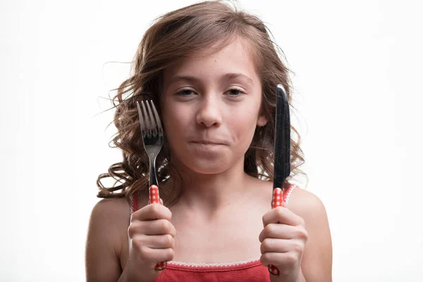 Głodny Głodna Dziewczyna Widelcem Nożem Rękach Wyraża Radosne Oczekiwanie Niecierpliwością — Zdjęcie stockowe