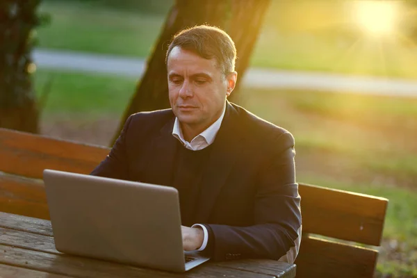 Middle Aged Businessman Park Making Most Laptop Wifi Long Lasting — Stock Photo, Image