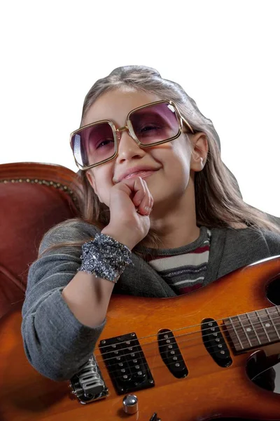 Föreställ Pop Rock Stjärna Ung Flicka Med Elektrisk Gitarr Solglasögon — Stockfoto
