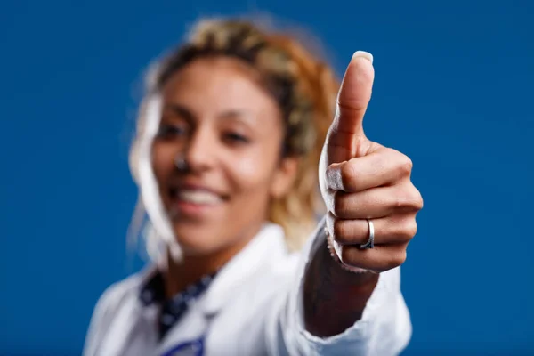 Focus Thumbs Manicured Nails Competent Brown Skinned Doctor Who Smiling — Stock Photo, Image