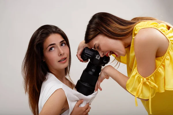 Dos Mujeres Crean Contenido Visual Para Adultos Para Ellos Empoderamiento — Foto de Stock