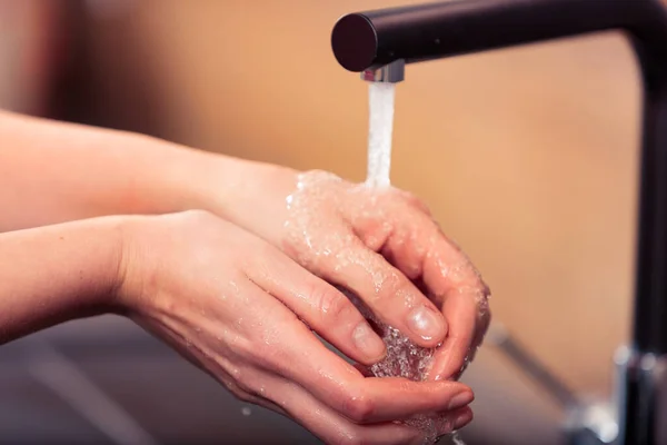 Kitchen Faucet Female Hands Highlighting Taken Granted Luxury Fresh Clean — Stock Photo, Image