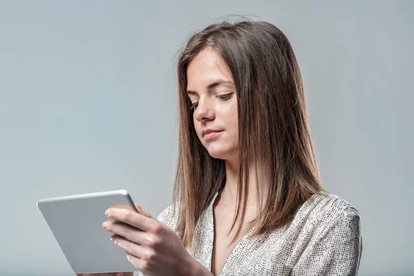 Lady Beige Toned Shirt Reads Work Data Tablet Utilizes Internet — Stock Photo, Image