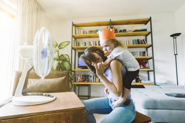 Heat Becomes Intense Wise Mother Young Daughter Dance Delight Using — Stock Photo, Image