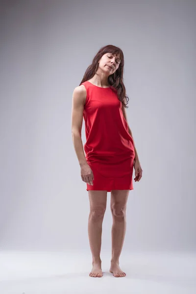 Barefoot Woman Red Dress Revealing Shoulders Acts Childishly She Laughs — Stock Photo, Image
