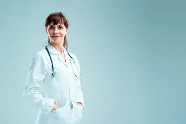 Confident Doctor Poised Lively Attentively Listens Everything Control She Leverage — Stock Photo, Image
